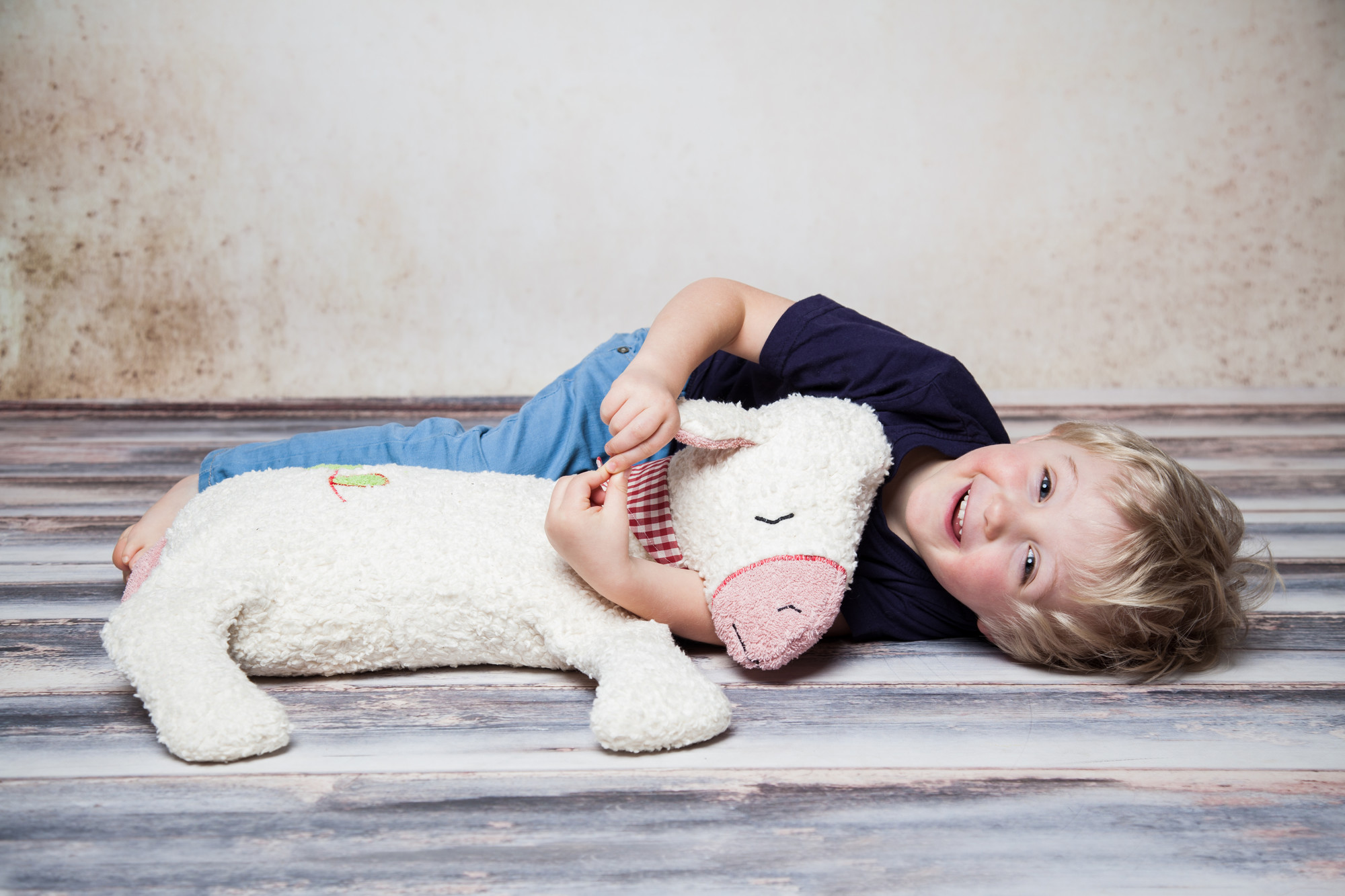 Efie XL Schäfchen mit Blümchen, Spieltier und Kuschelkissen, kontrolliert biologischer Anbau (organic), Made in Germany
