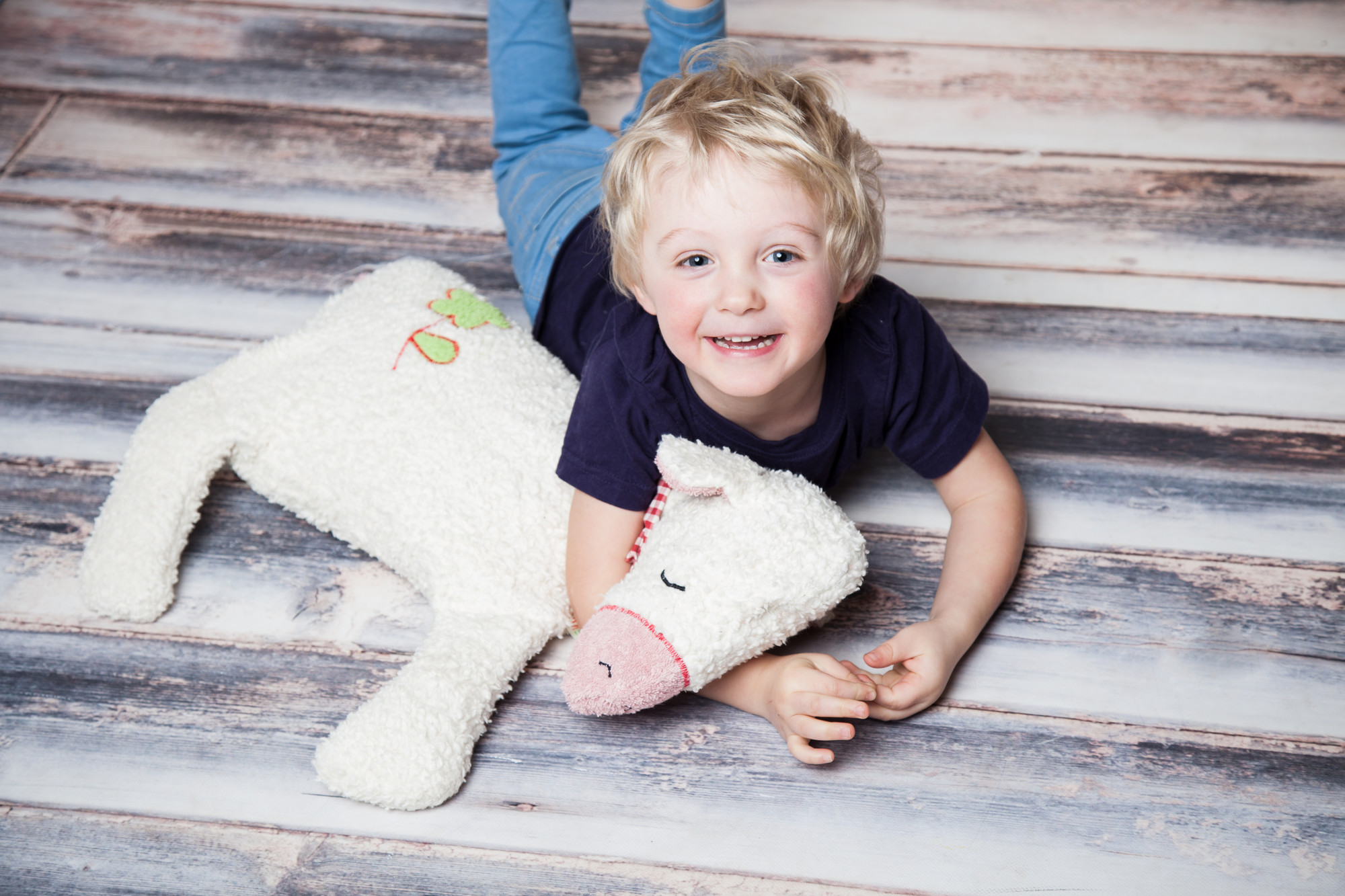 Efie XL Schäfchen mit Blümchen, Spieltier und Kuschelkissen, kontrolliert biologischer Anbau (organic), Made in Germany