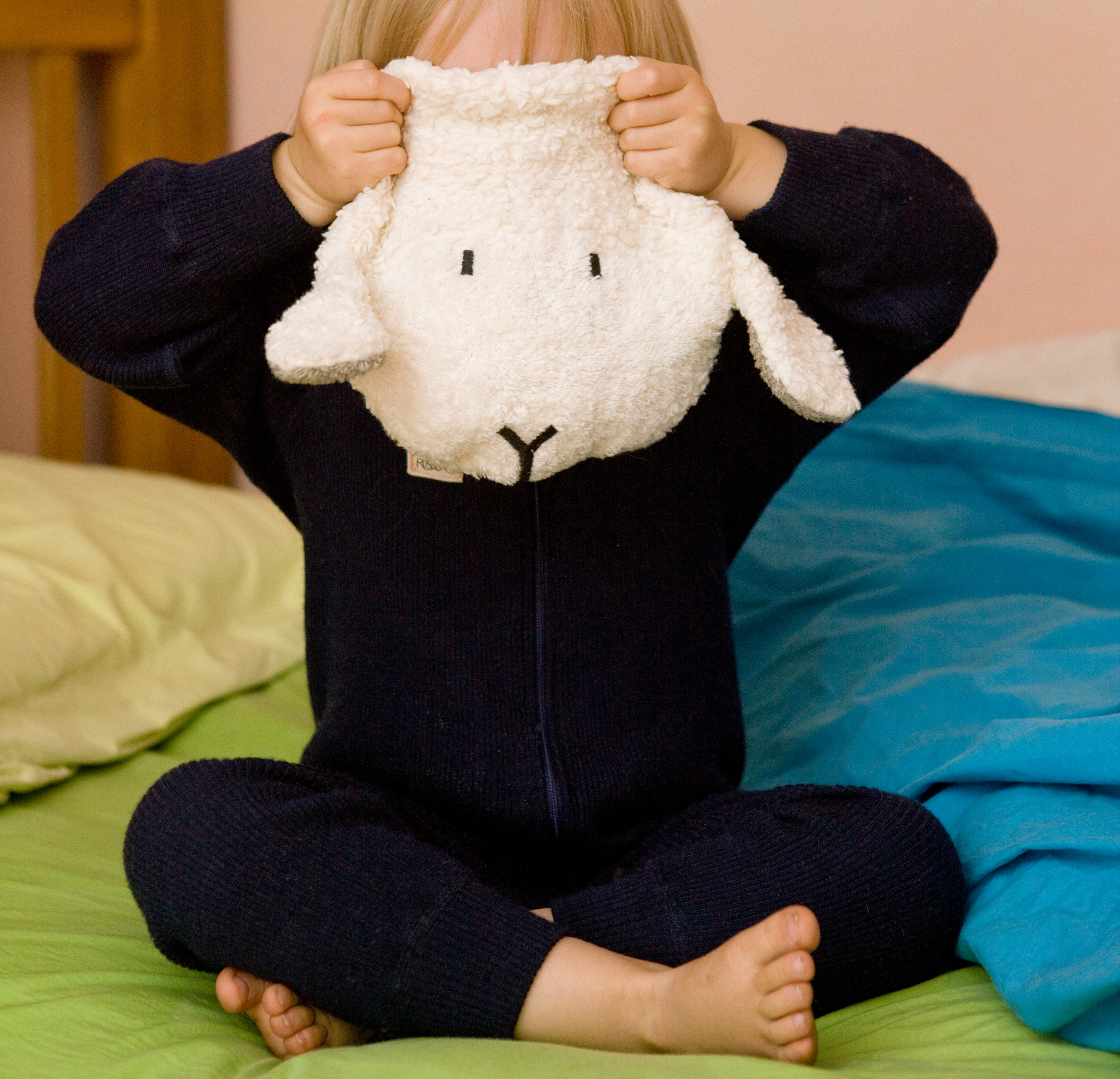 Efie Kirschkern-Wärmekissen Schäfchen grau, kontrolliert biologischer Anbau (organic), Made in Germany